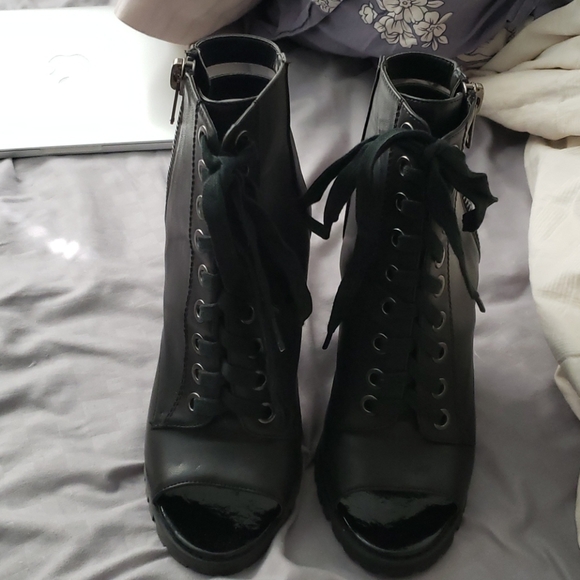 Michael Antonio black lace upheel booties sz 8 - Picture 2 of 5